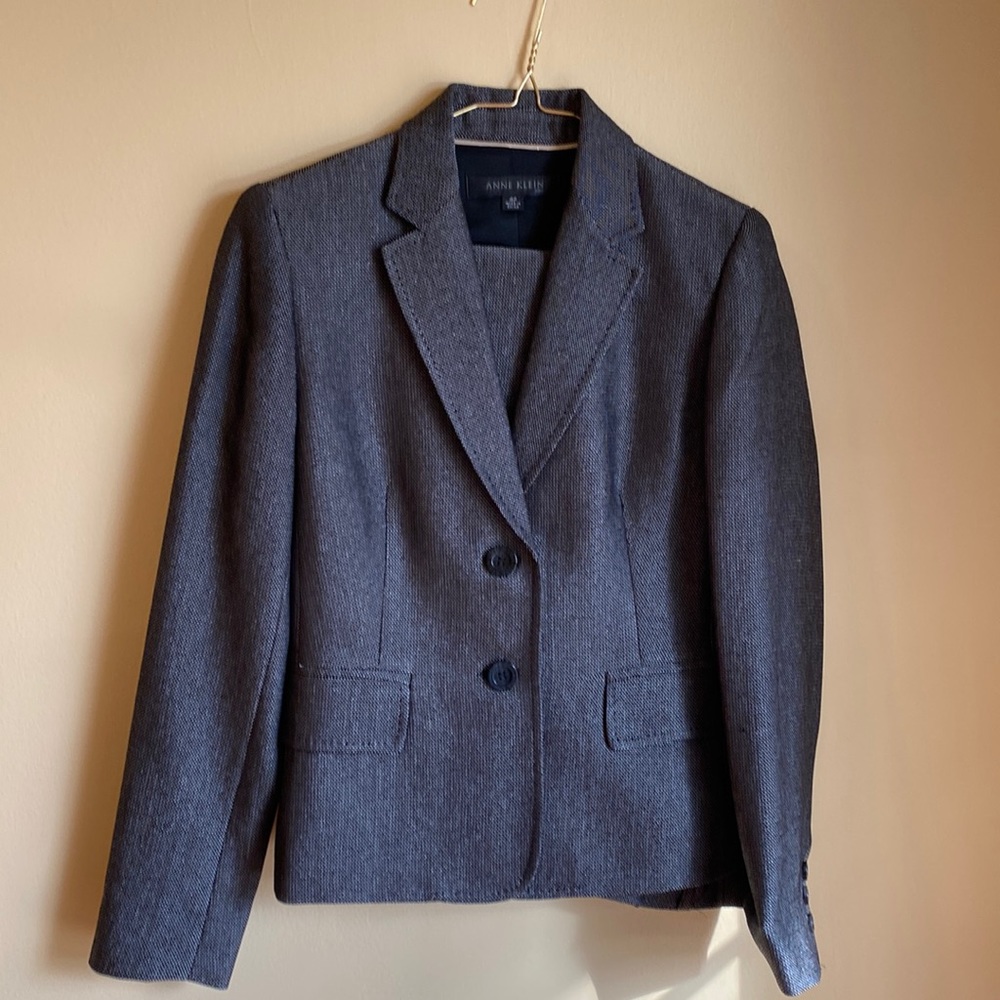 Anne Klein 2-piece pantsuit size 4 Petite